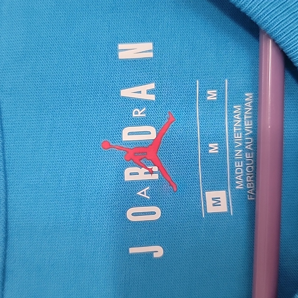 T shirt - Picture 2 of 3